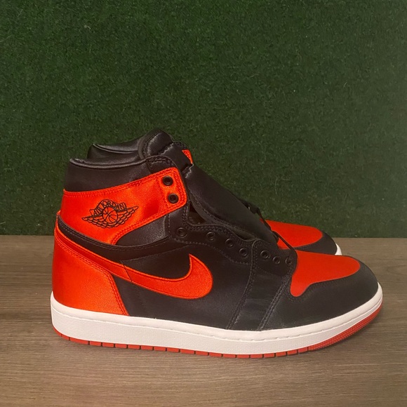 Jordan 1 Retro High ‘Satin Bred’ Size 12 - Picture 1 of 11